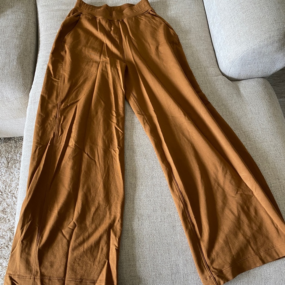LULULEMON Wide Leg Pants size 4